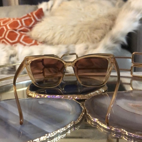 IHKWIP soft lined clarity glasses case (NWT) & Large Tan Translucent Sunglasses - Picture 9 of 10